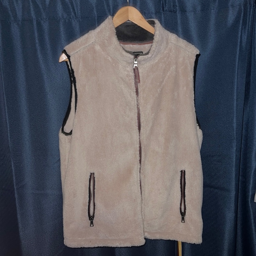 Mens Large Fuzzy True Grit vest